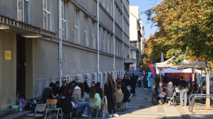 Teror nad školom, nastavnicima i učenicima 10 peta gimnazija 16102025 0002