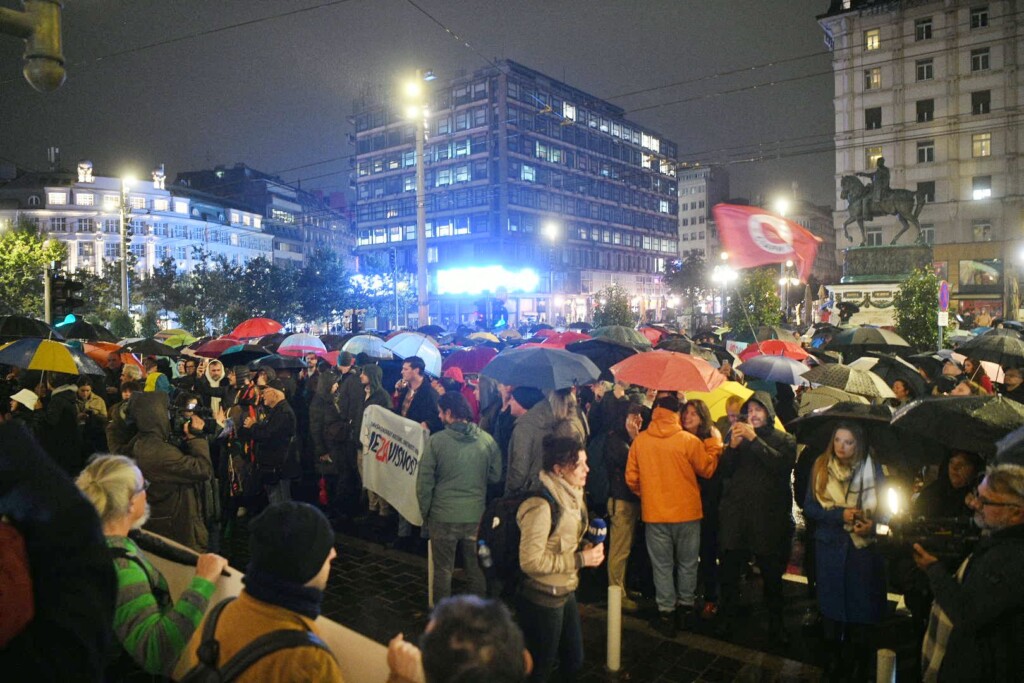 Katanac za pozorište i ministar zvani greška 3 protest ispred beogradskog Narodnog pozorista foto filip kraincanic nova rs 12