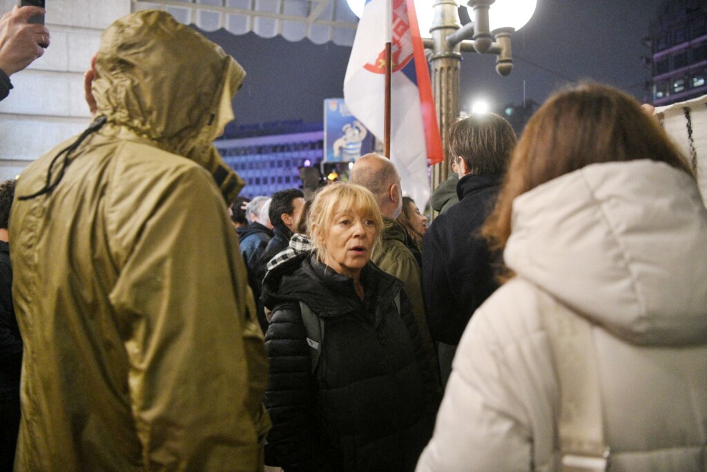 Zahtev našoj publici: Ne dajte nas varvarima! 3 protest ispred beogradskog Narodnog pozorista foto filip kraincanic nova rs 9