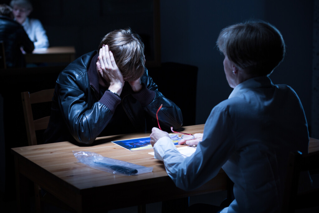 Nepouzdani čuvari tajni iz policije 2 shutterstock 306850211