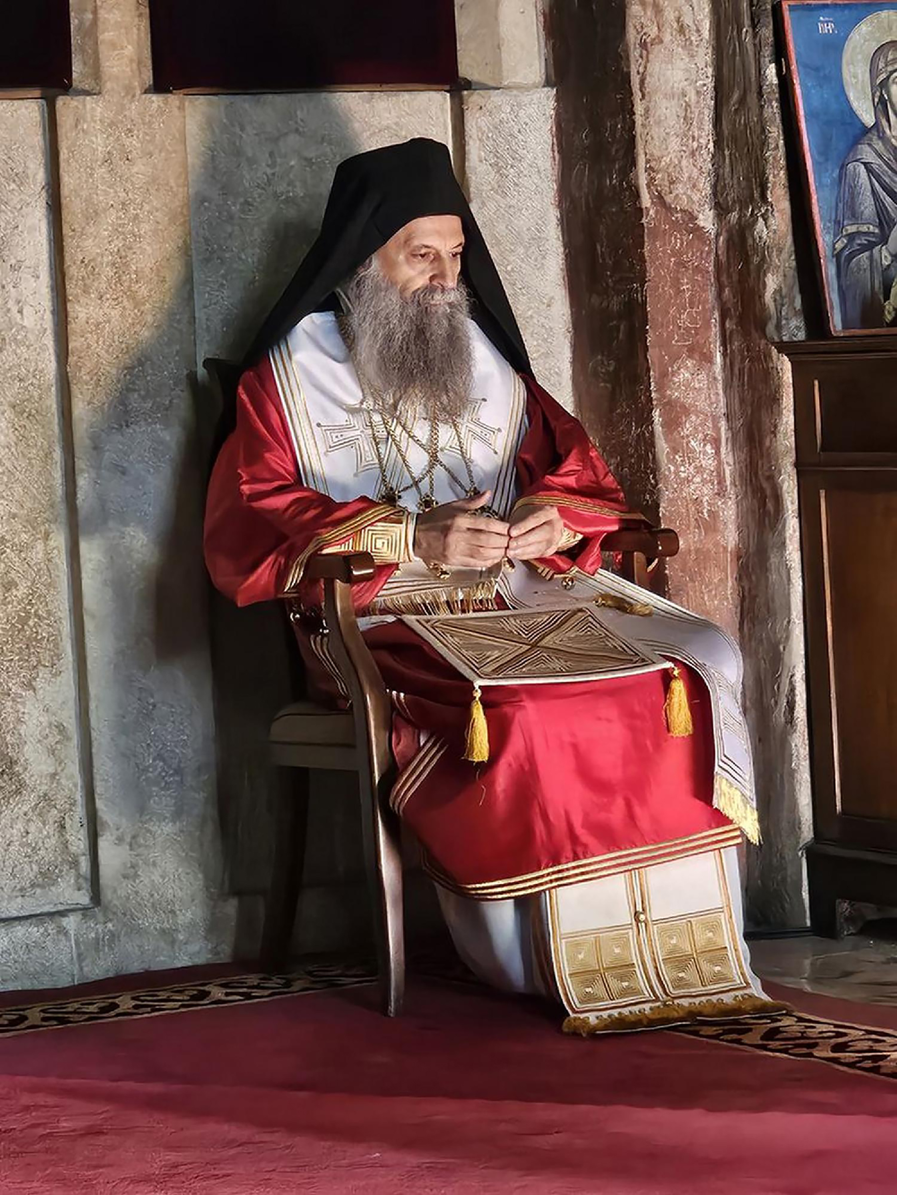 Nepočinstva iz crkvenog Ćacilenda 1 1745067848 Patrijarh Porfirije Decani 01 SPC b