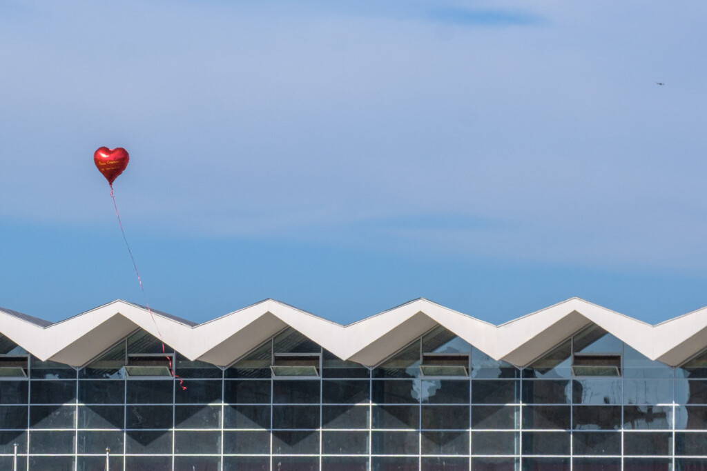 Predsedniče, pljunuli ste i ponizili žrtve 2 1762098298 nadstresnica balon godisnjica novi sad foto vladislav mitic nova rs scaled 1