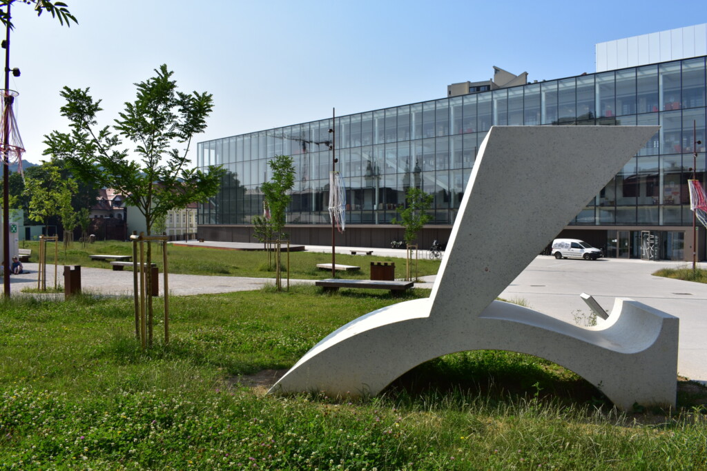 Umetnost protiv nepravde 4 Center Rog Obelezje C Foto Arhiv Centra Rog