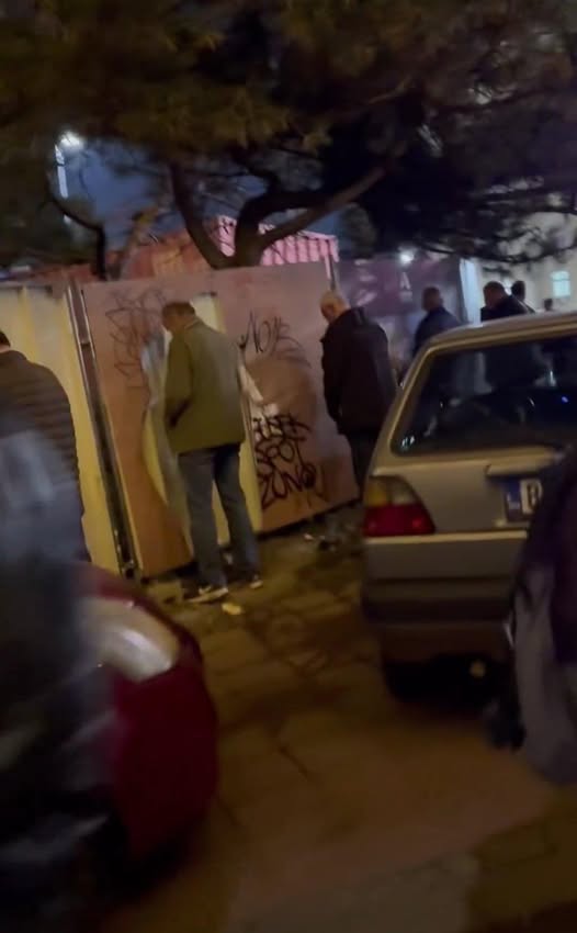 Šta je reporter Radara video na dan mitinga u Ćacilendu 3 Zid pisa