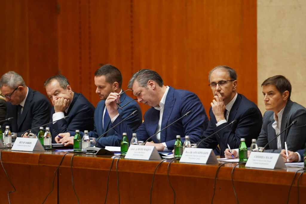 Šešeljev duh u telu predsednika 2 sednica vlade 16112025 0231