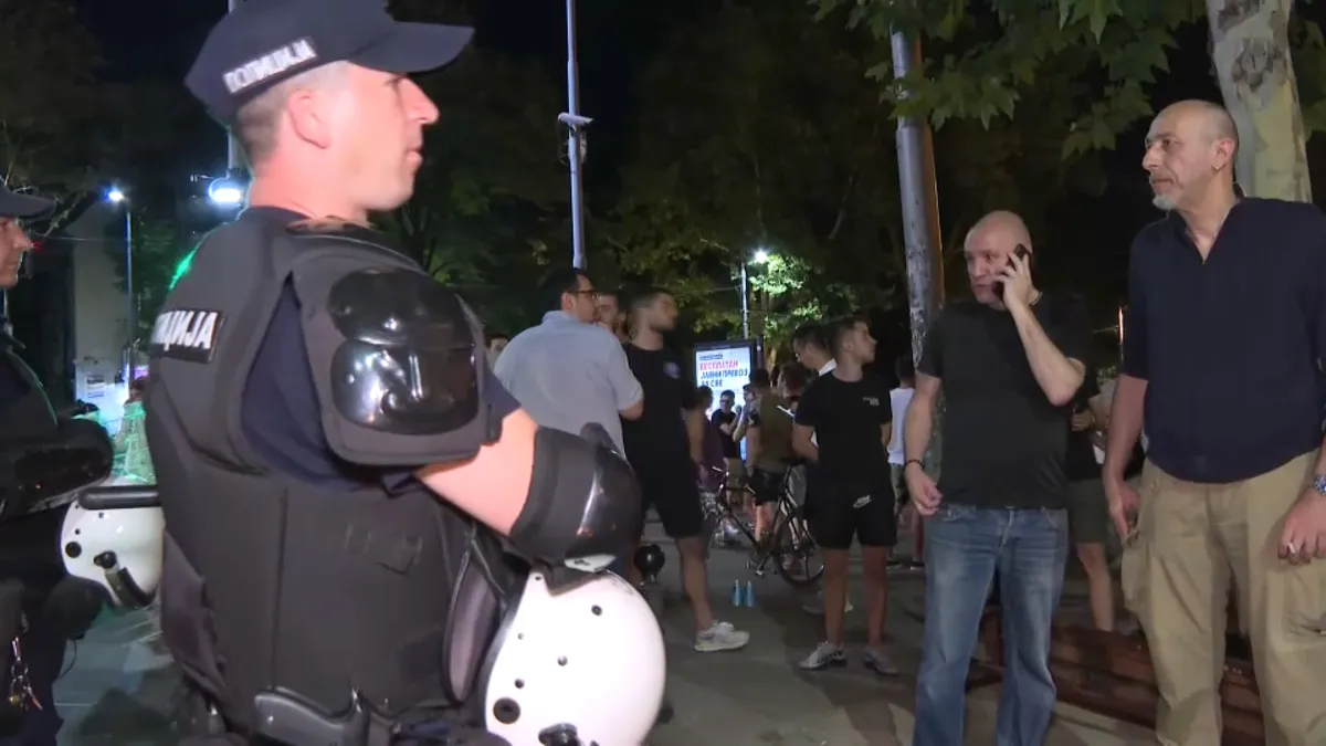 Opasna spirala nasilja nad novinarima: Vlast targetira, policija bije 1 1751528370 1751527935 policija vuk cvijic i.format webp.width 1200