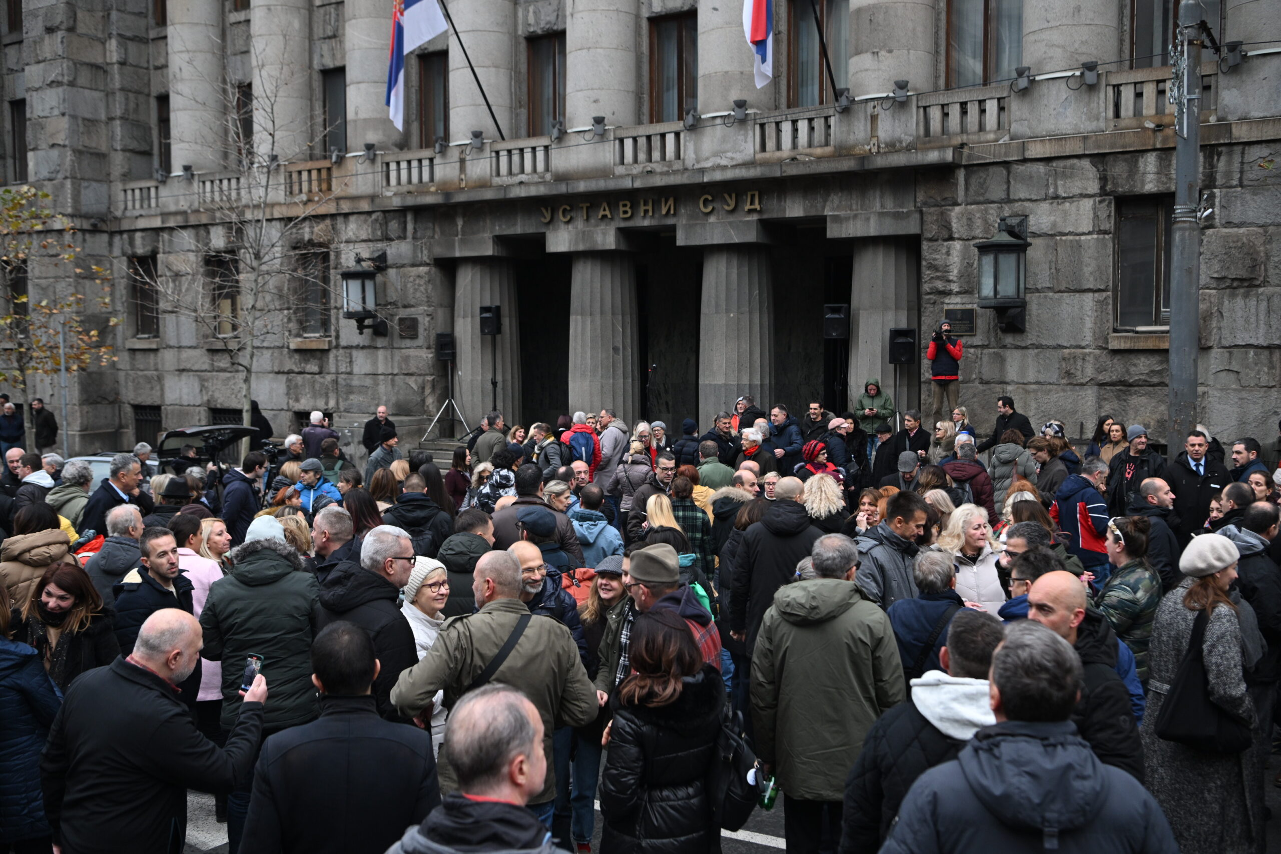 Postoji li podobna mera samostalnosti 1 1765109525 Podrska TOK u Protest ispred Ustavnog suda 071225 Foto Marko Ljutica 1 scaled 1