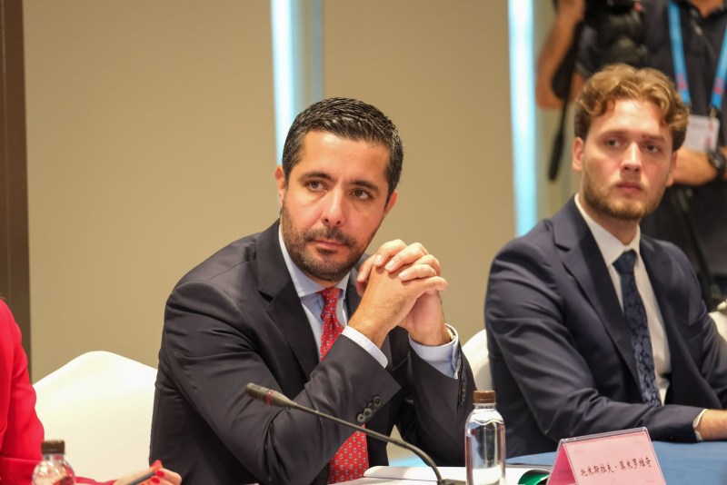 Srbija u malom, samo bez normalnih ljudi 4 momirovic i luka stojanovic stojanovic u sjamenu must.gov .rs