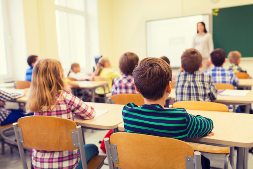 Kad obrazovanje služi vlasti, cenu plaćaju deca i nastavnici 2 1734956687 shutterstock 336099461 scaled 1