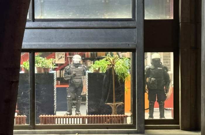 policija biblioteka