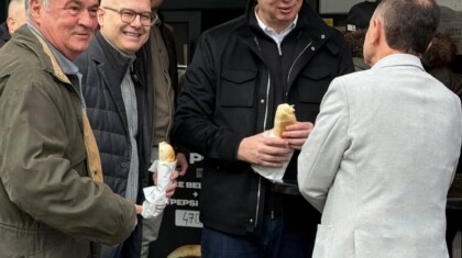 Jutarnji sendvic u Novom Sadu sa Milosem i njegovim sinovima Danilom i Mihailom. Sad zajedno me