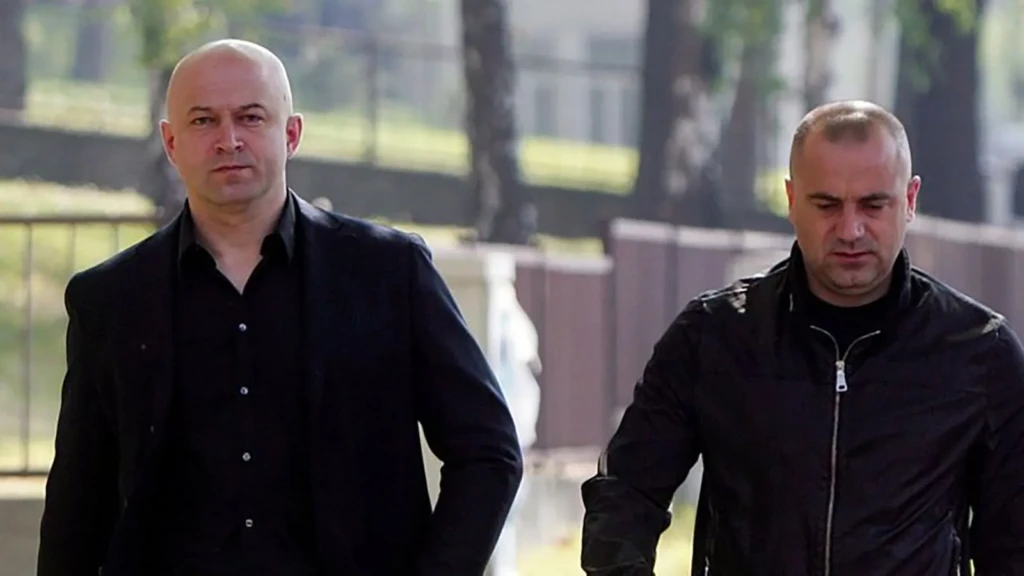 Vrtoglavi uspon uz malu pomoć naprednih prijatelja 6 1770392344 Zvonko Veselinovic foto bosko karanovic