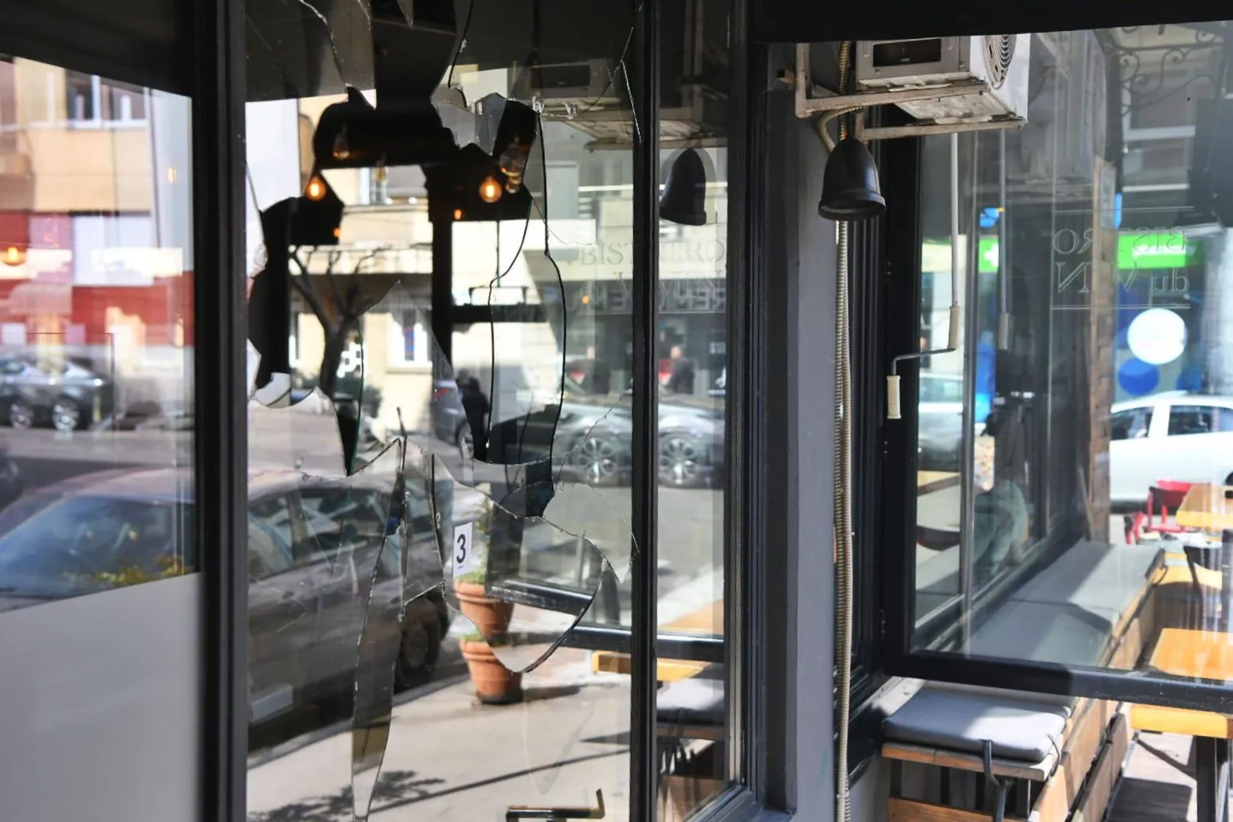 1774265180 vracar kafic bacen molotovljev kokt.original copy