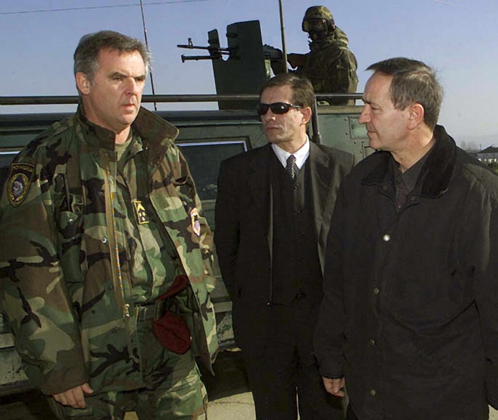 Cover image for Архив государственной безопасности в огне и ящиках