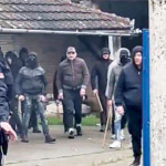 Kula izbori incident Napad rezimskih batinasa na gradjane ispred stadiona Milan Sredanovic u Kuli Foto X Cuvarike vatre 3