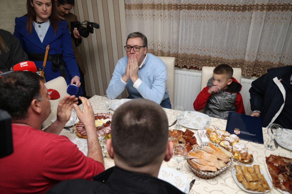 Umišljeni spasilac za izmišljeni rat 3 vucic azanja poseta 14032026 0018