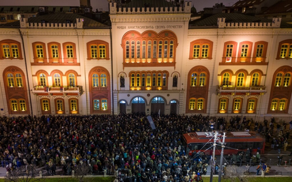 Nad čestitim ljudima vrši se informerizacija 2 profimedia 1087884011