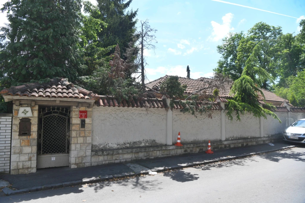 Паника власти и питања без одговора 4 1000087086