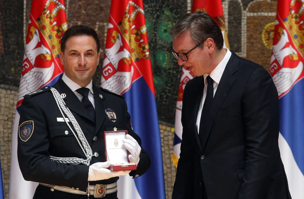 Prljavi policajci u belim rukavicama