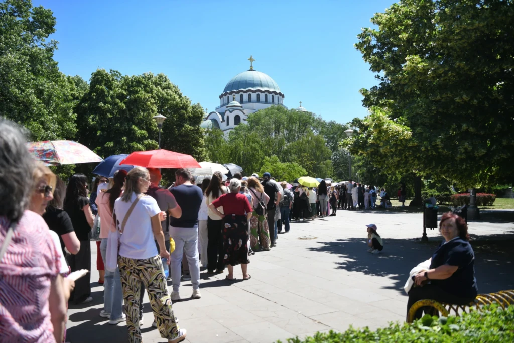Red ispred Hrama - reprezentativni statistički presek Srbije 4 1779967648 Hram Svetog Save red za pojas presv.original