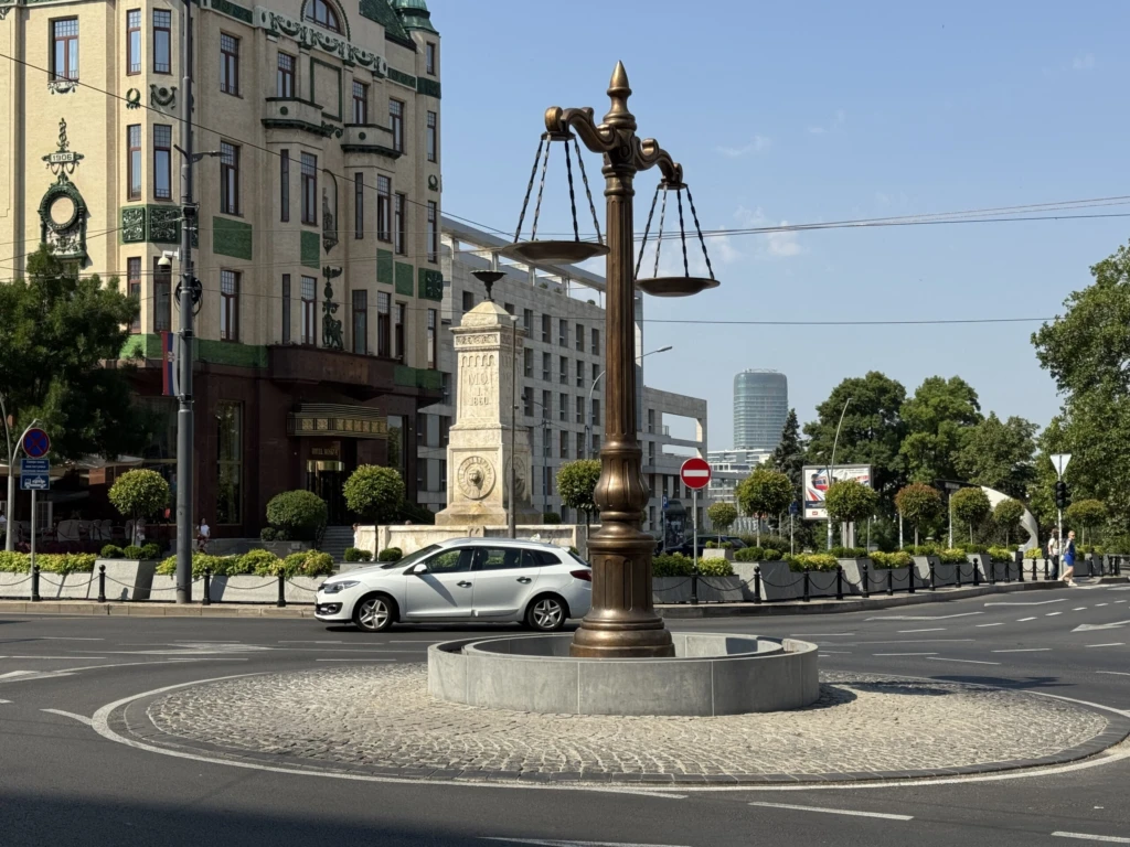 Ruglo zabodeno u srce grada 4 Terazije na Terazijama Foto Vladislav Mitic Nova rs 5