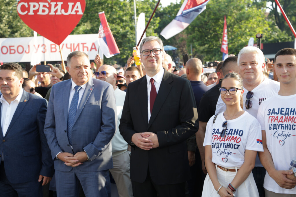 Bedne, nekreativne i idiotske propagandne fantazmagorije 4 sns miting 27062026 0126