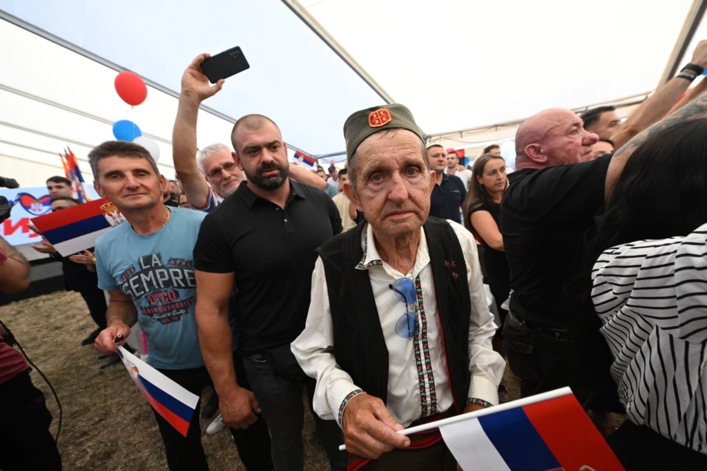 Mlađi od studenata i obrazovaniji od rektora 6 vucic selo 26072026 0013