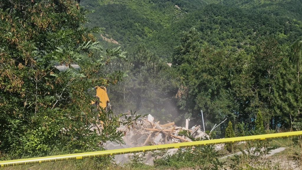 Cena verovanja u otrovne laži 3 foto Andrija Lazarevic Nova 3