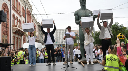 1789414263 Studenti predaju listu predaja izb.original copy