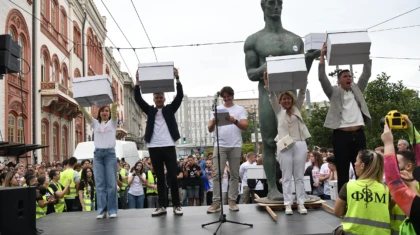 1789414263 Studenti predaju listu predaja izb.original copy