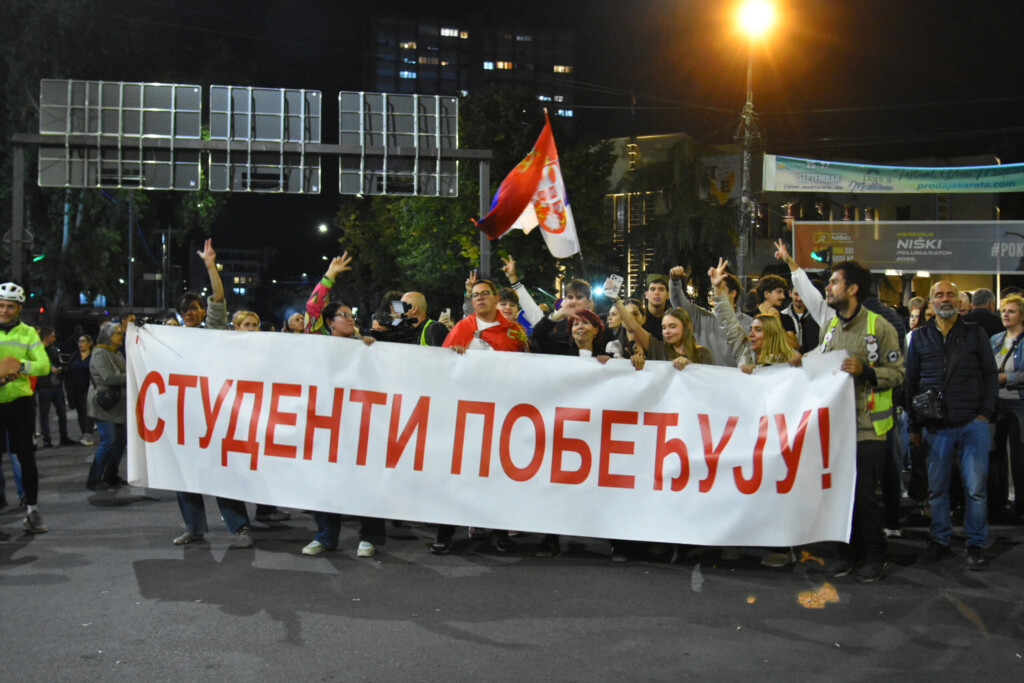 "Crna kutija" protiv "Čuvara Ustava" 4 nis biciklisti 24092026 0065