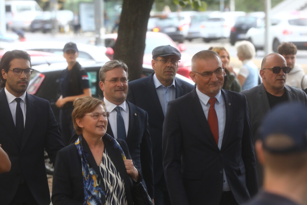 Zastavu su sveli na krpu, himnu na porugu, patriotizam na biznis 4 selakovic sudjenje 21092026 0026