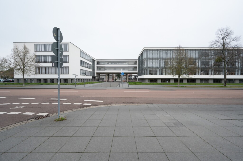 Zašto AfD mrzi Bauhaus 2 shutterstock 2370380461