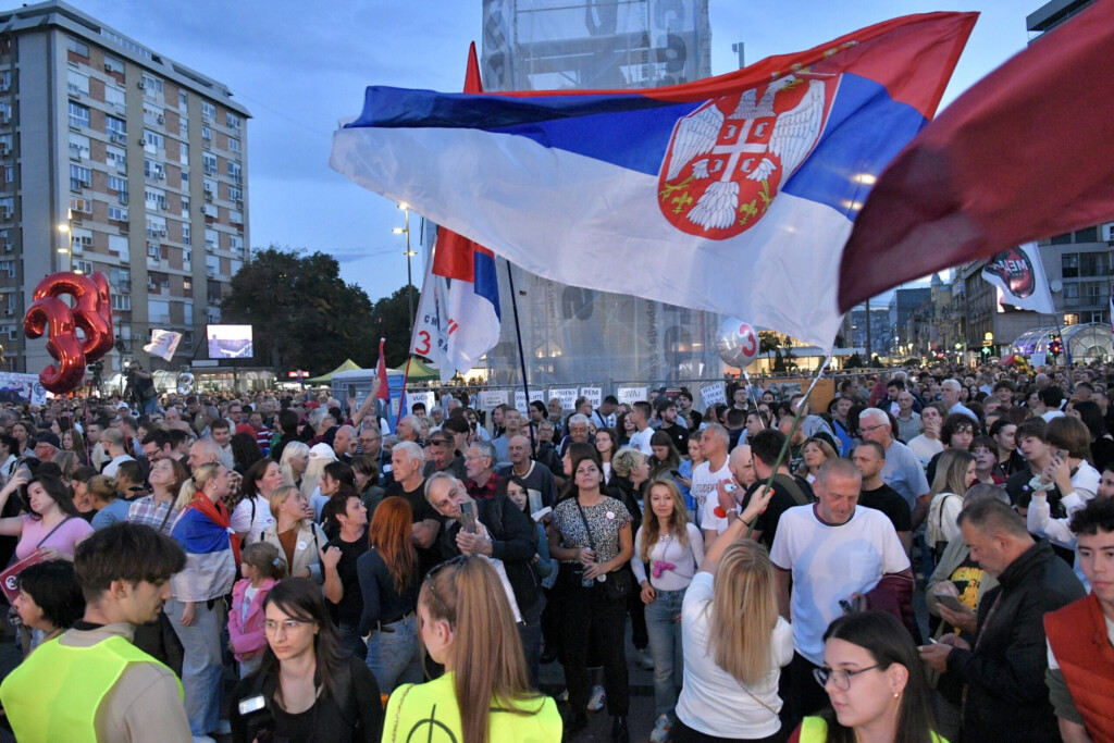 Zastavu su sveli na krpu, himnu na porugu, patriotizam na biznis 2 studenti nis 10102026 0030